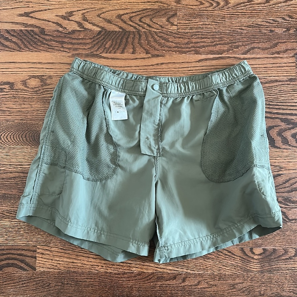 Columbia Women's Omni-Shade UPF 30 Walnut River 6" Shorts in Olive. size XL NWOT - Picture 8 of 11